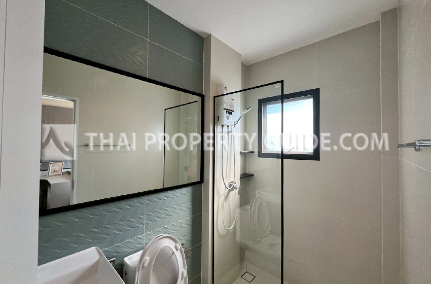 House with Shared Pool in Bangnatrad 